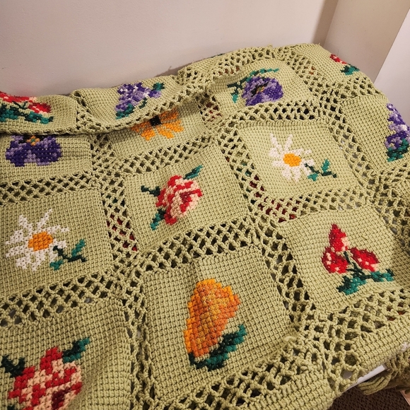 Vintage Crochet Blanket in Lime Green - Picture 3 of 6